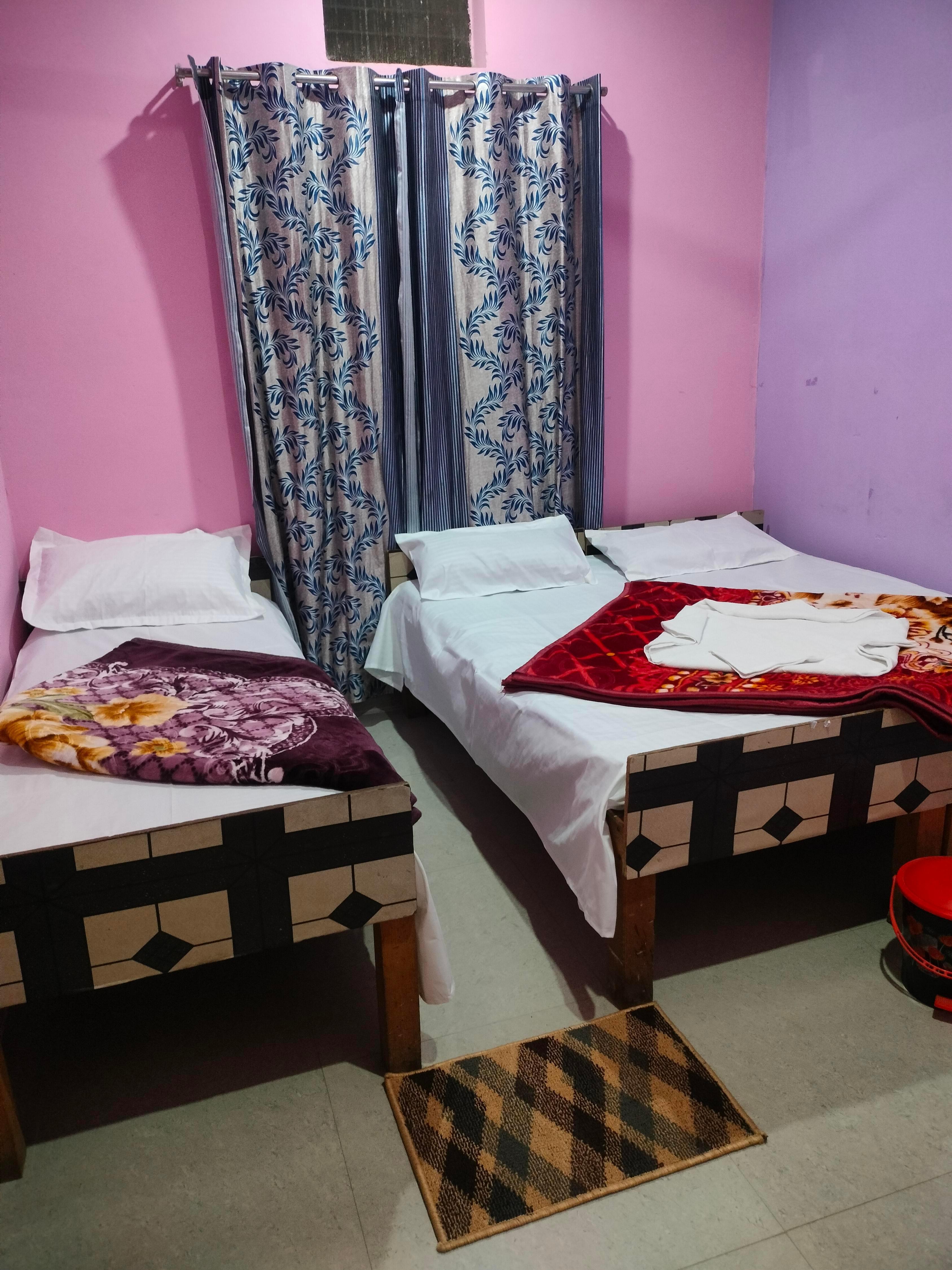 Hotel Himanshu Guest House & Restaurant Room Type - Bedroom 202