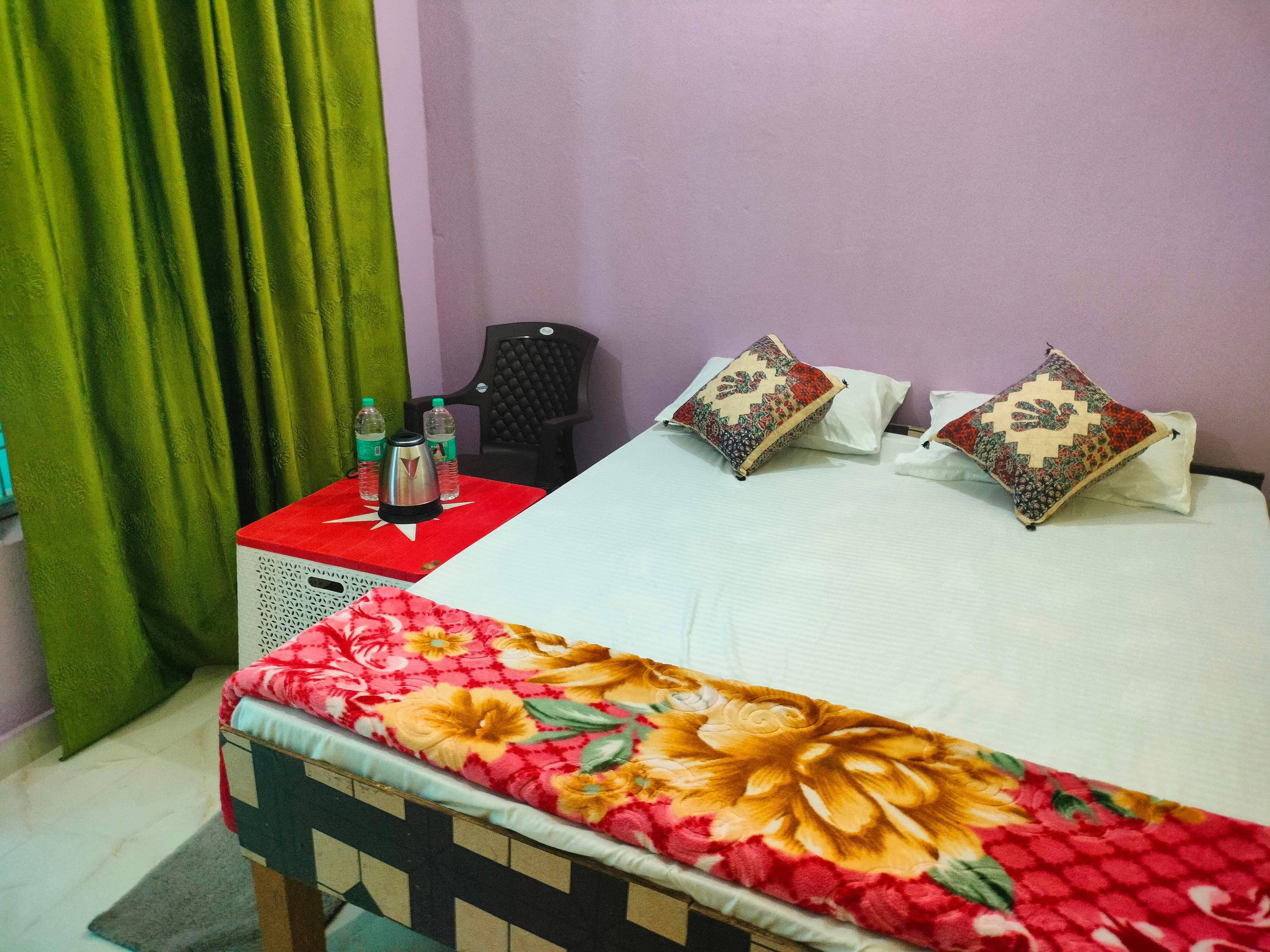 Hotel Himanshu Guest House & Restaurant Room Type - Bedroom 102