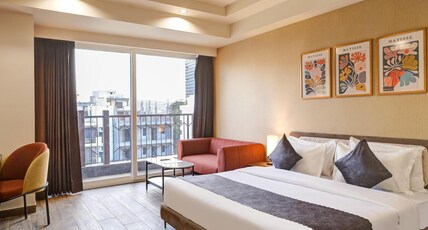 Saltstayz Premier - Golf Course Road & Sector 42 Room Type - Superior Suite Balcony with City View Saltstayz Premier - Golf Course Road & Sector 42 Room Type - Superior Suite Balcony with City View