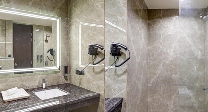 Saltstayz Premier - Golf Course Road & Sector 42 Room Type - Twin Suite With city view Balcony Saltstayz Premier - Golf Course Road & Sector 42 Room Type - Twin Suite With city view Balcony