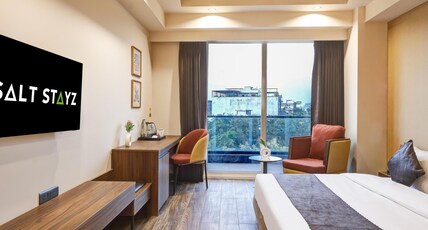 Saltstayz Premier - Golf Course Road & Sector 42 Room Type - Deluxe Suite with Balcony Saltstayz Premier - Golf Course Road & Sector 42 Room Type - Deluxe Suite with Balcony