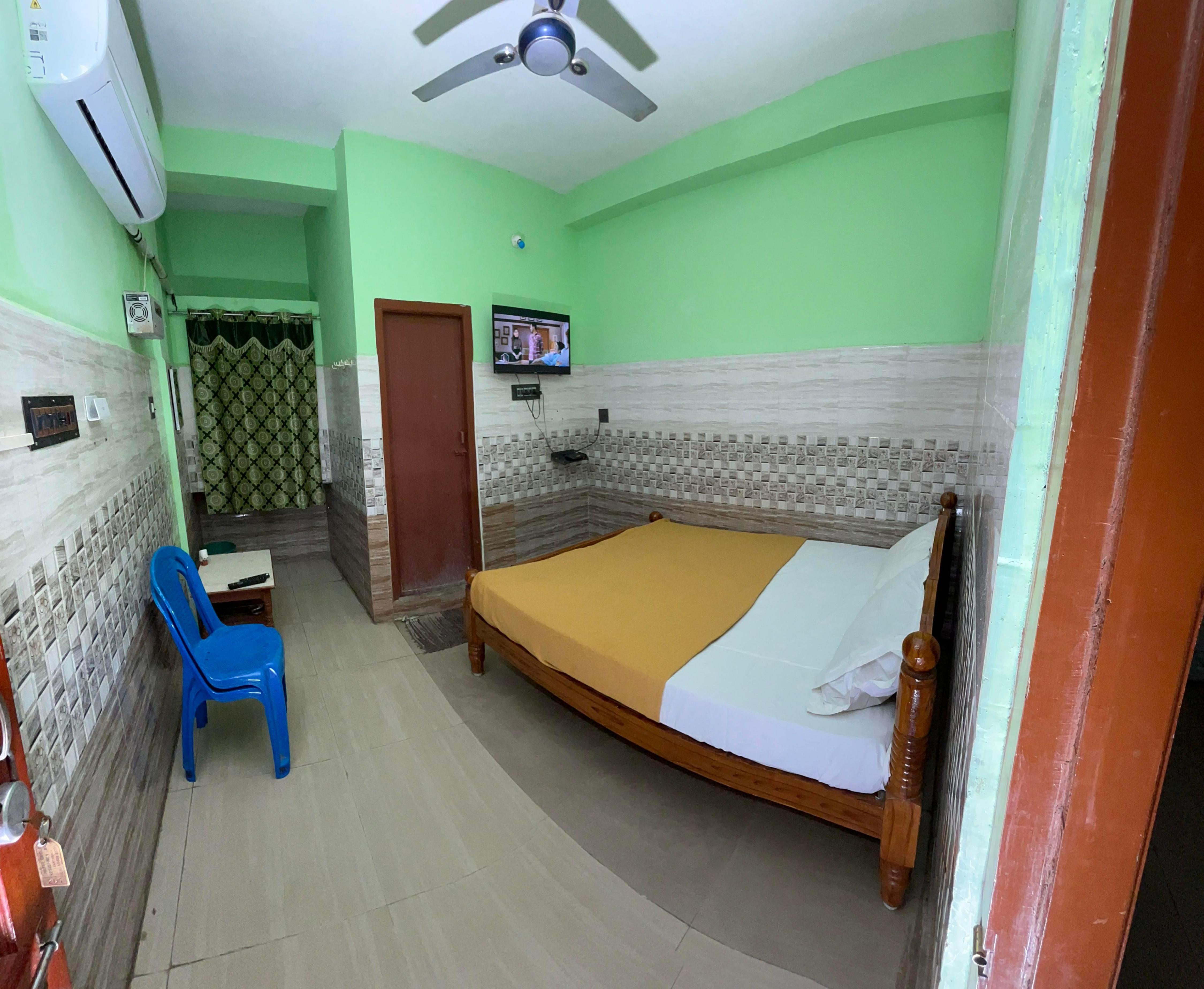 Chola Residency A/C - Tap to explore photos