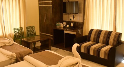 Elite Beach Resort Room Type - Deluxe 4 Bed with Private Balcony