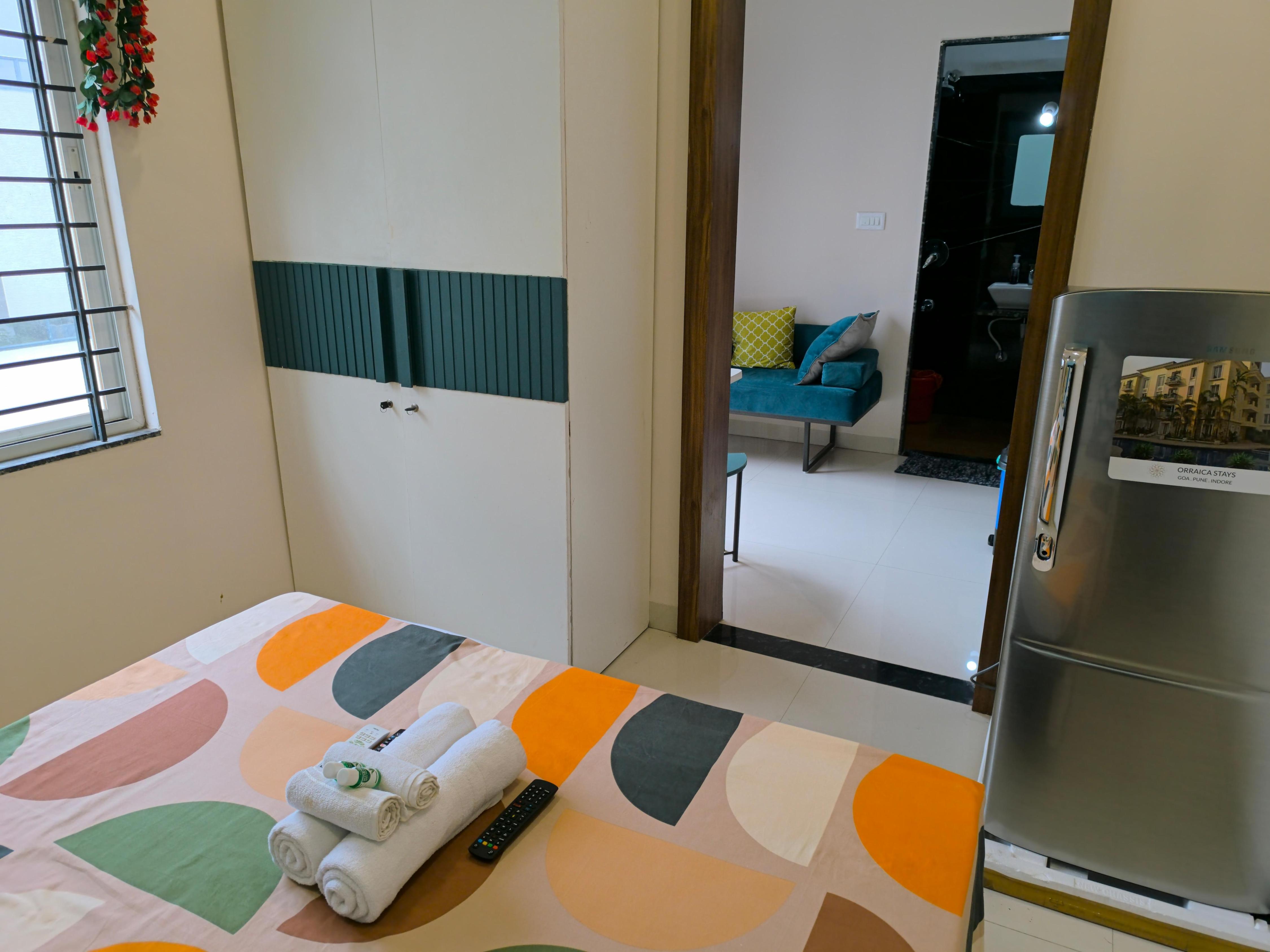 Orraica 303: Studio AC Apartment with Wifi in Vijay Nagar - Tap to explore photos
