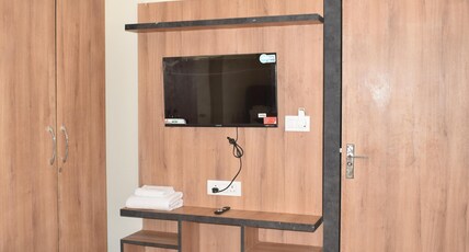 Hotel Buddha Vihar International Room Type - Deluxe Room