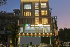 Hotel The Emporio Grand Near Vaishali Metro Station