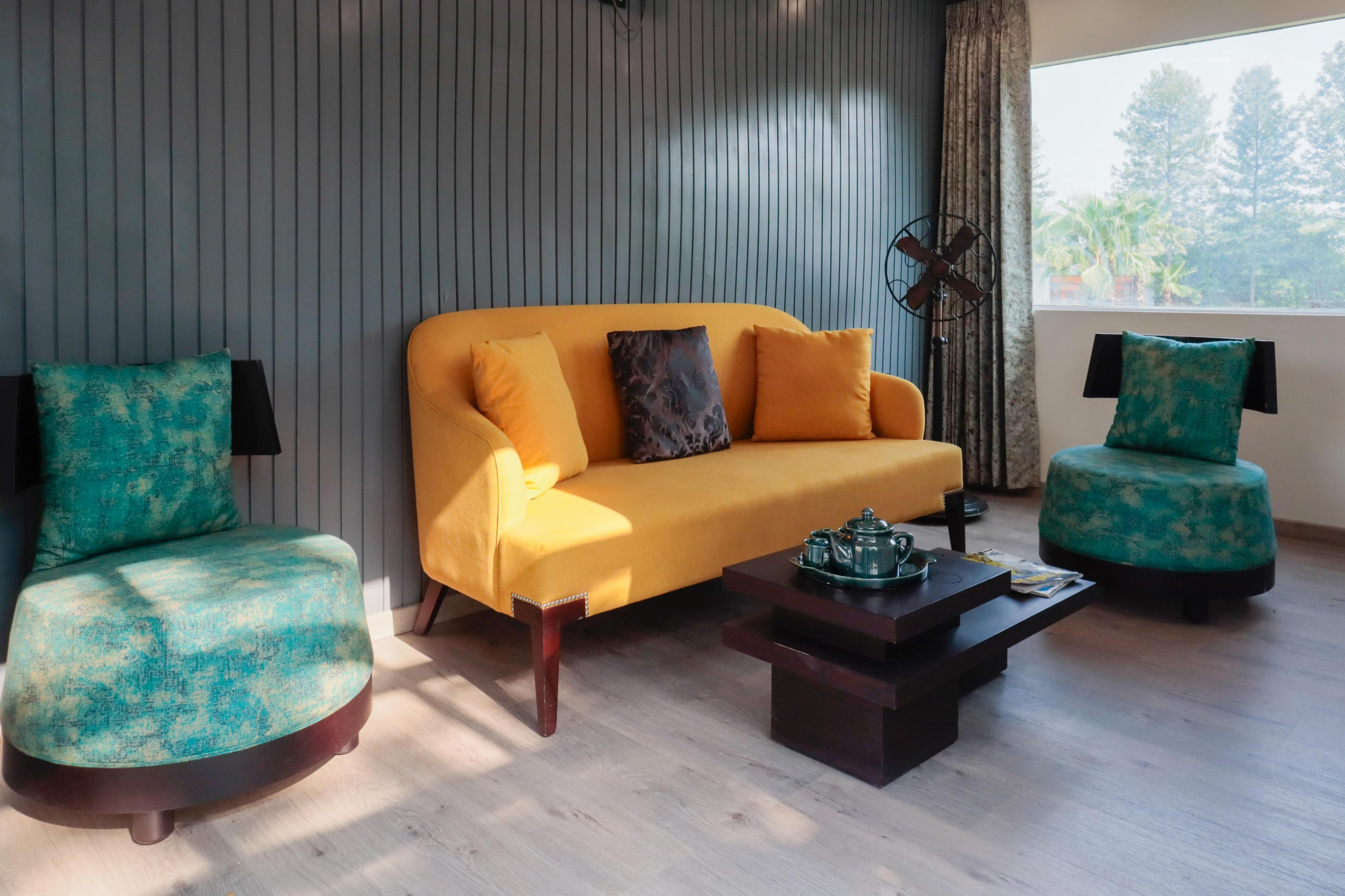 Lavish 5 BHK Farm with Pond and Gazebo - Tap to explore photos