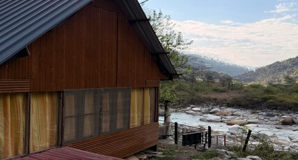 Thehraav By The River - Mudhouse Odyssey Room Type - Superior Attic Room