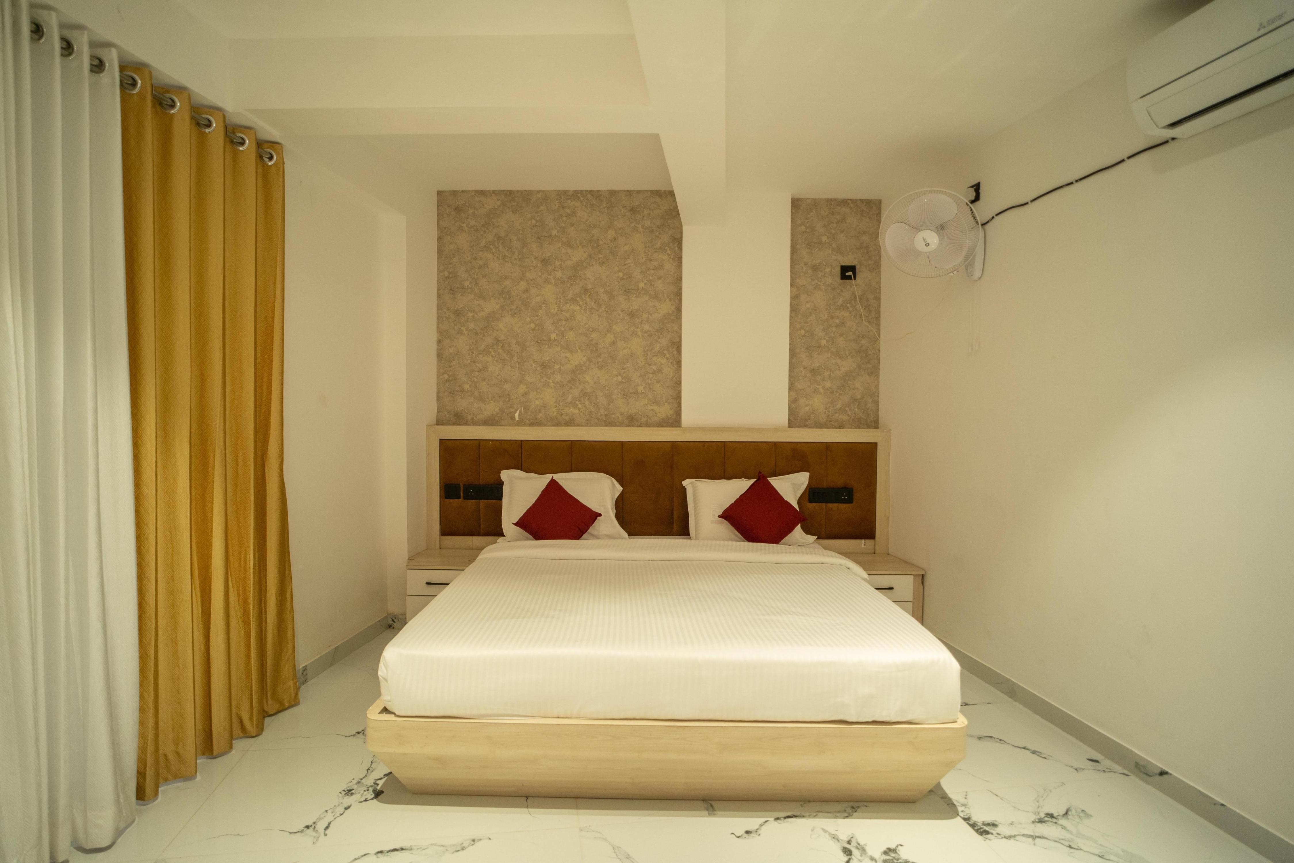 Hotel The Mansion Room Type - PREMIUM KING SIZE WITH BALCONY