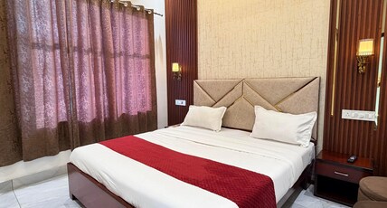 HOTEL DEEPJOT Room Type - Semi Deluxe