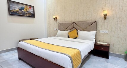 HOTEL DEEPJOT Room Type - Deluxe