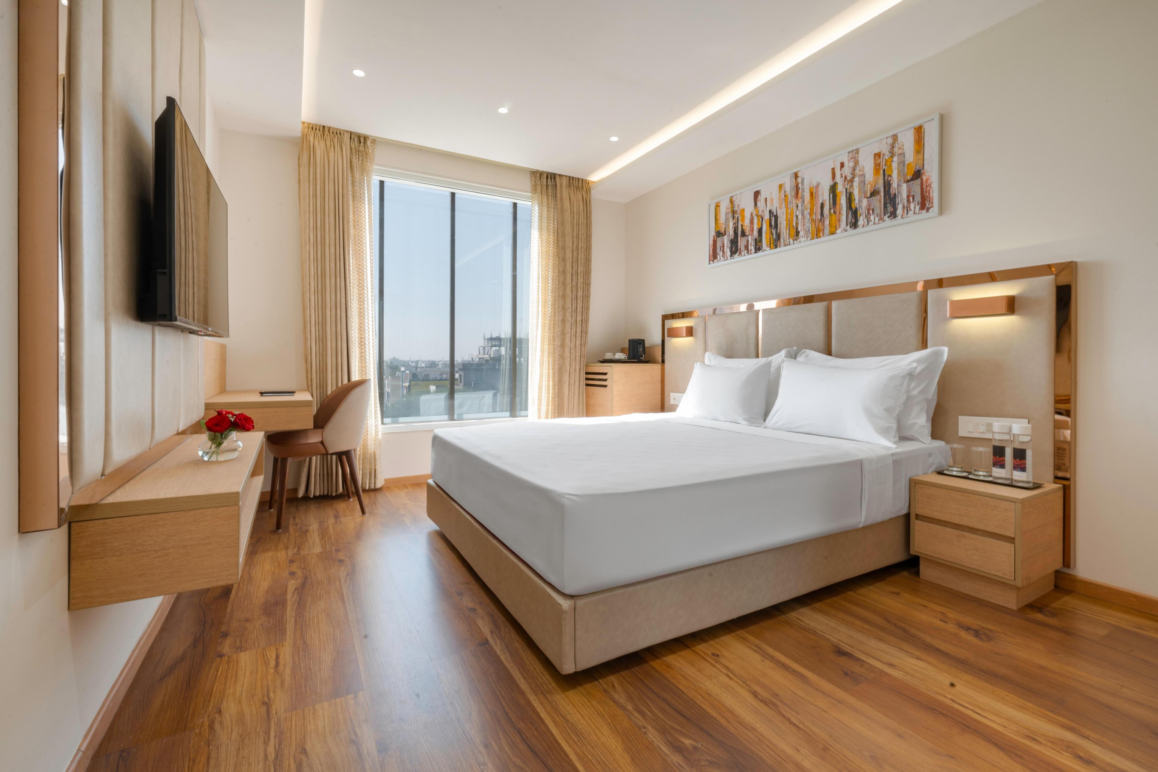 Clarks Inn Indore Room Type - Deluxe Room with City view and Queen Bed