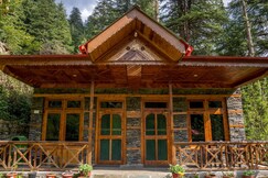 A Lavish Bungalow In Jibhi