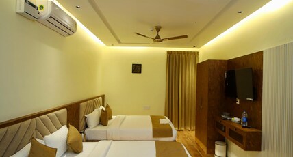 SUTHANTHIRA STAY INN Room Type - Family suite four bed Room AC