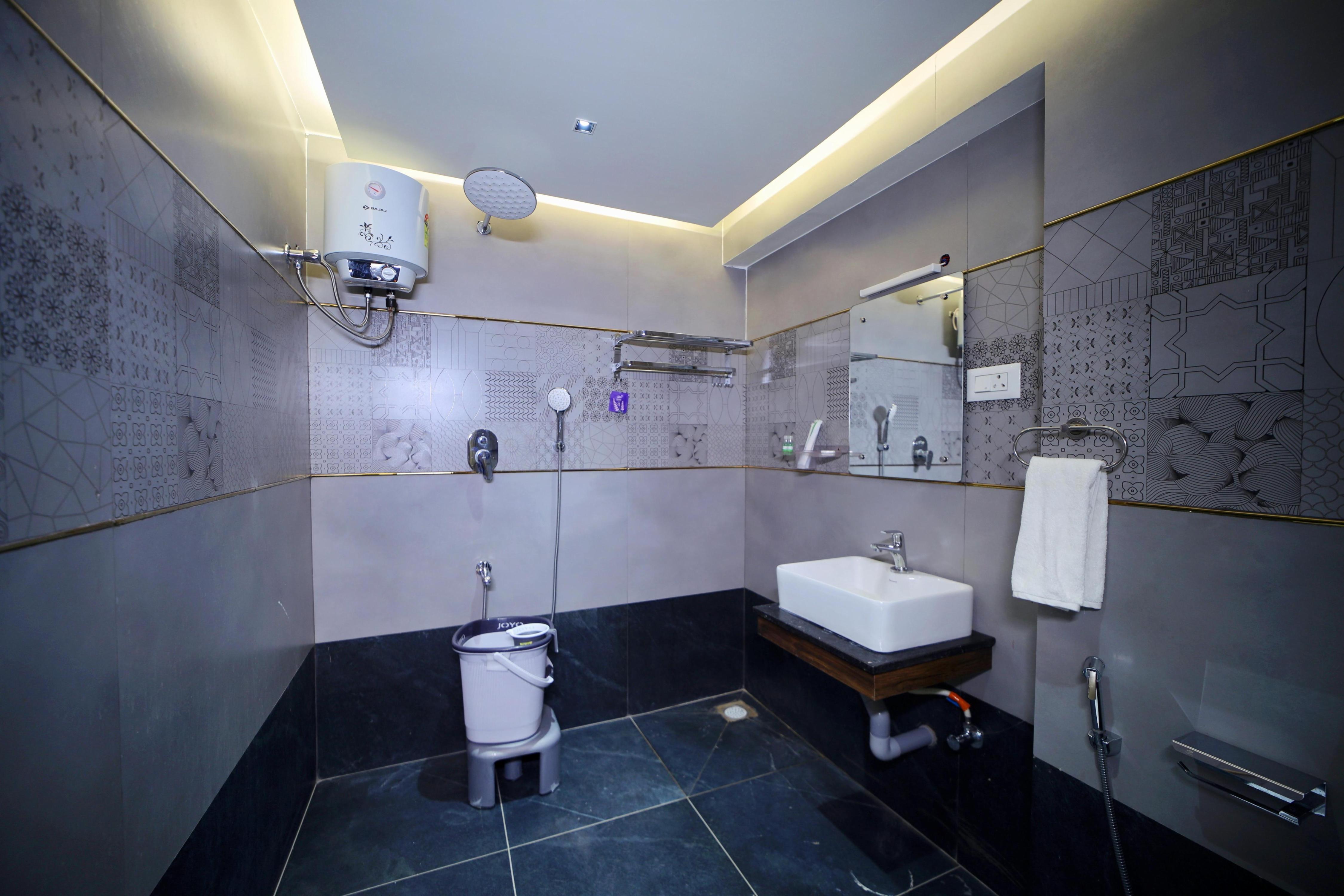 SUTHANTHIRA STAY INN - Tap to explore photos