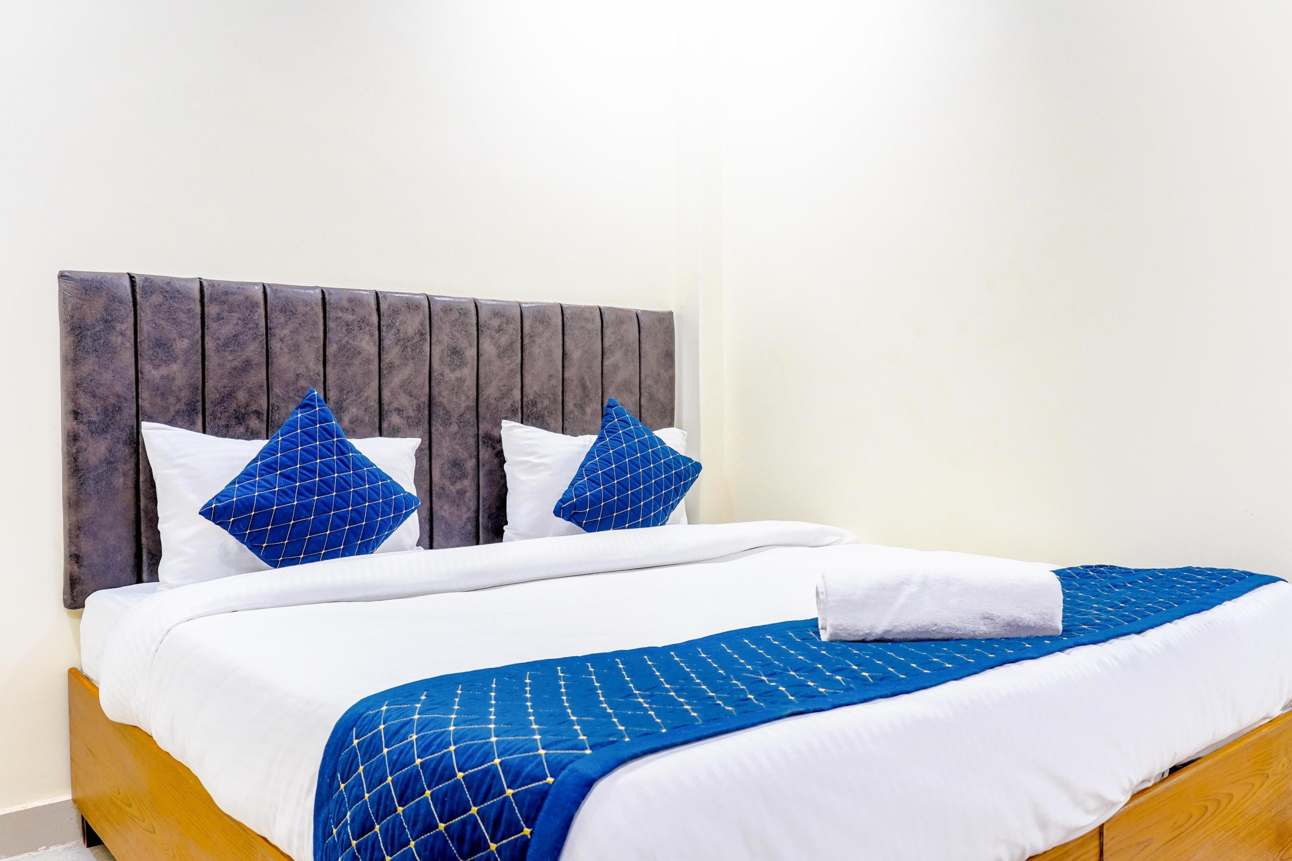 Hotel Kashi Grand Inn - Tap to explore photos