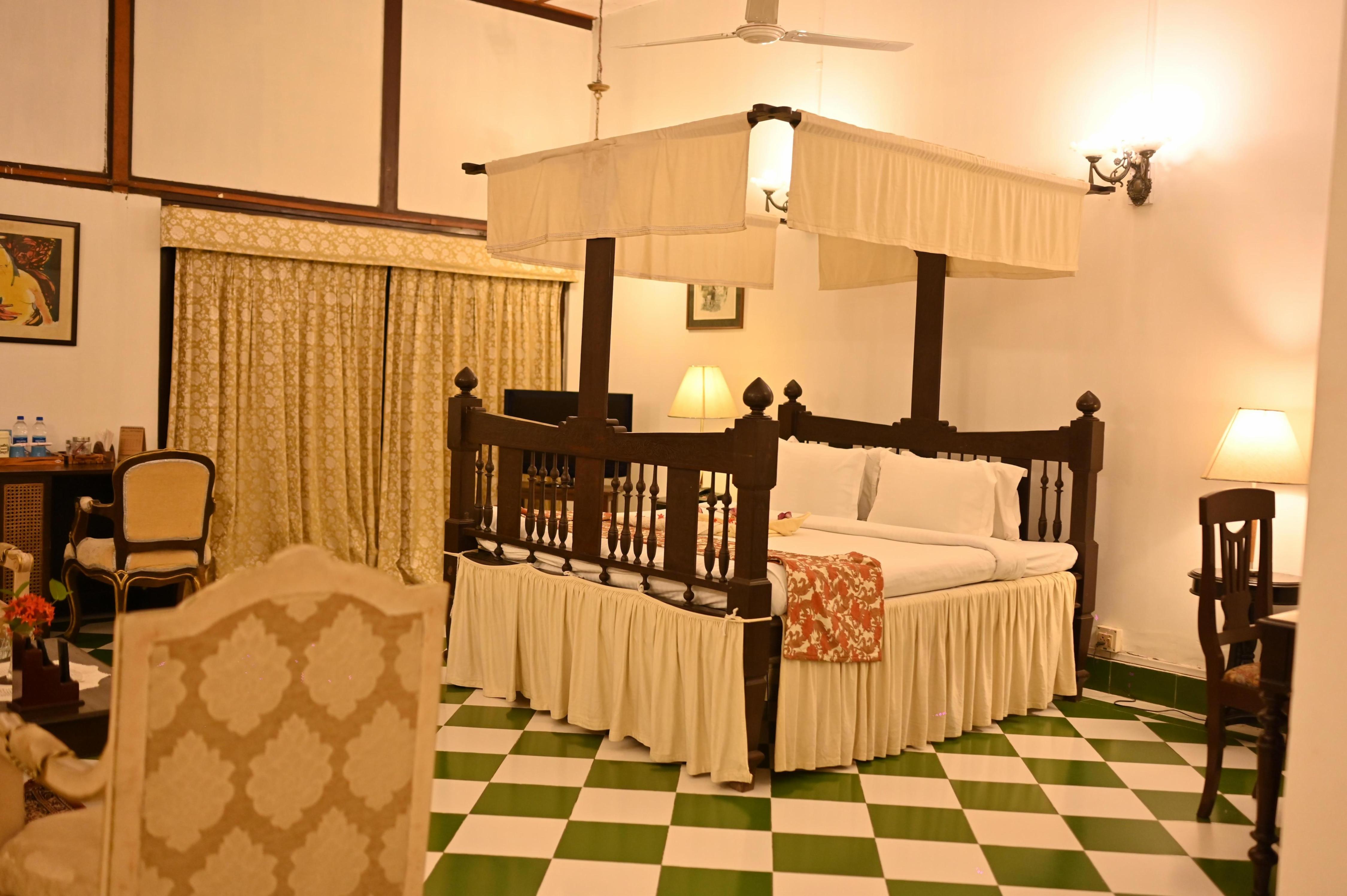Mistry Sahib's Bungalow(Banyan Grove) Room Type - The Premium Heritage Queen Room