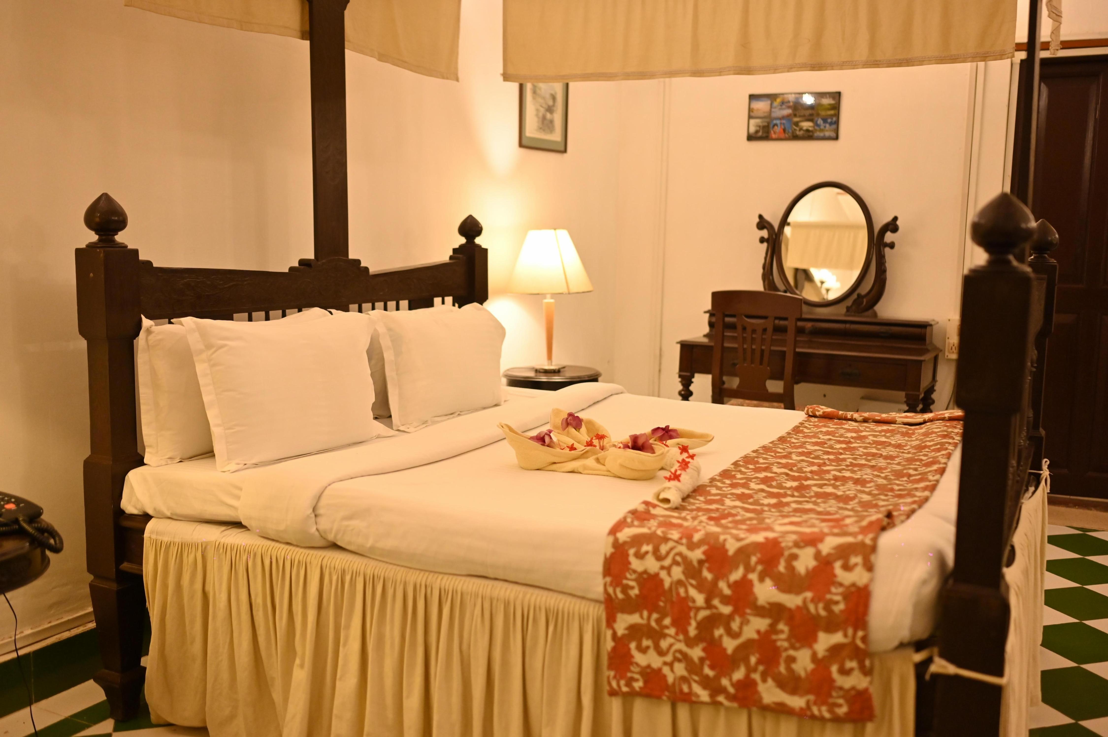 Mistry Sahib's Bungalow(Banyan Grove) Room Type - The Premium Heritage King Room