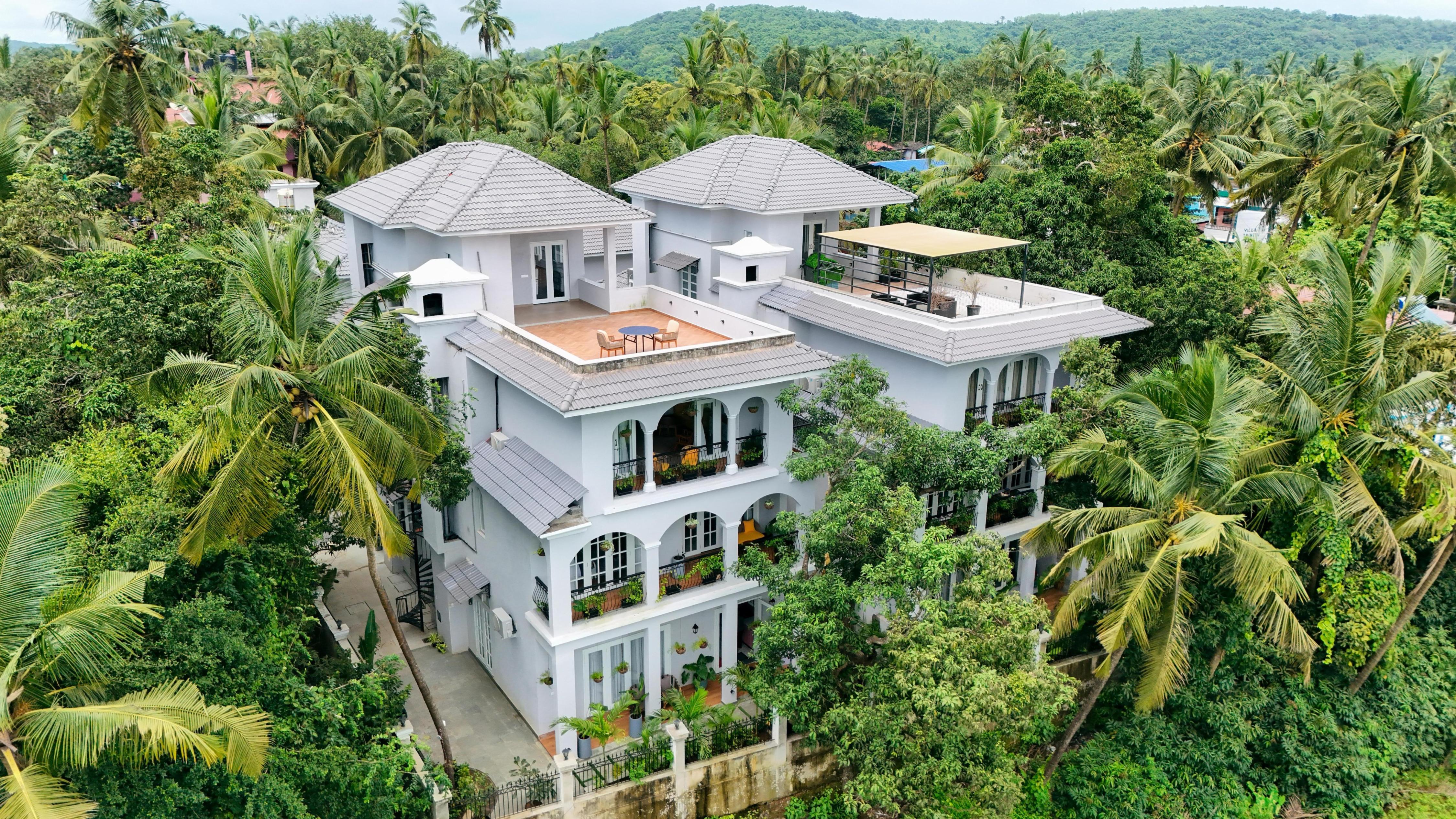 Luxe 4 BHK Pvt Pool & Pet Friendly villa