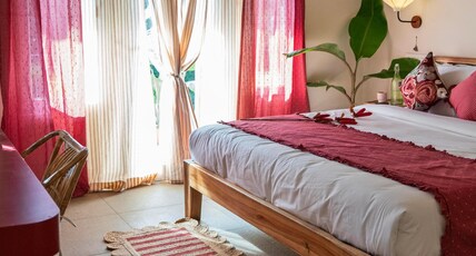 Vana  The Forest Getaway by Loka Room Type - Hibiscus Room