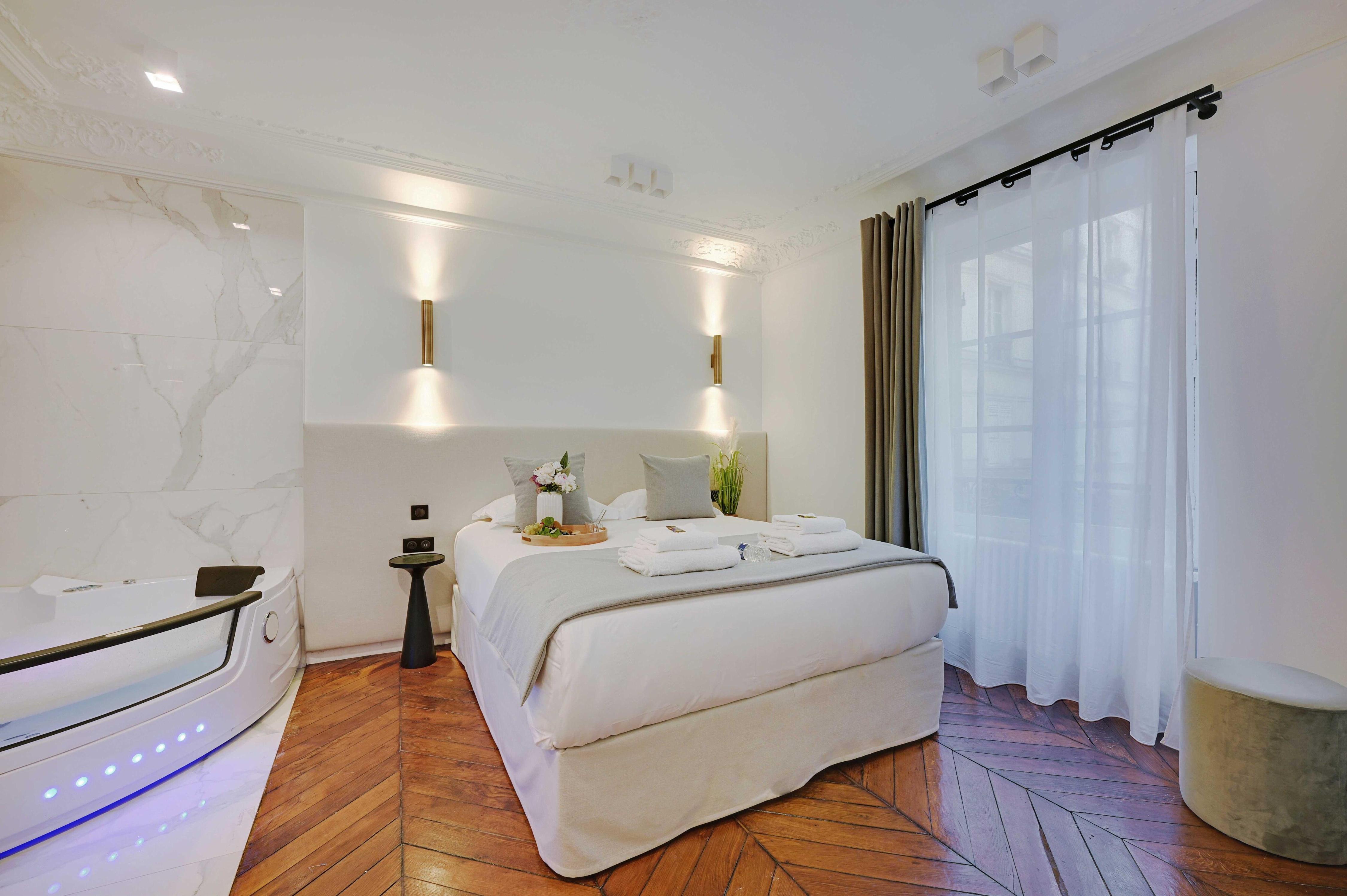 Charming apartment - 2BR/6P - Gare Saint-Lazare - Tap to explore photos