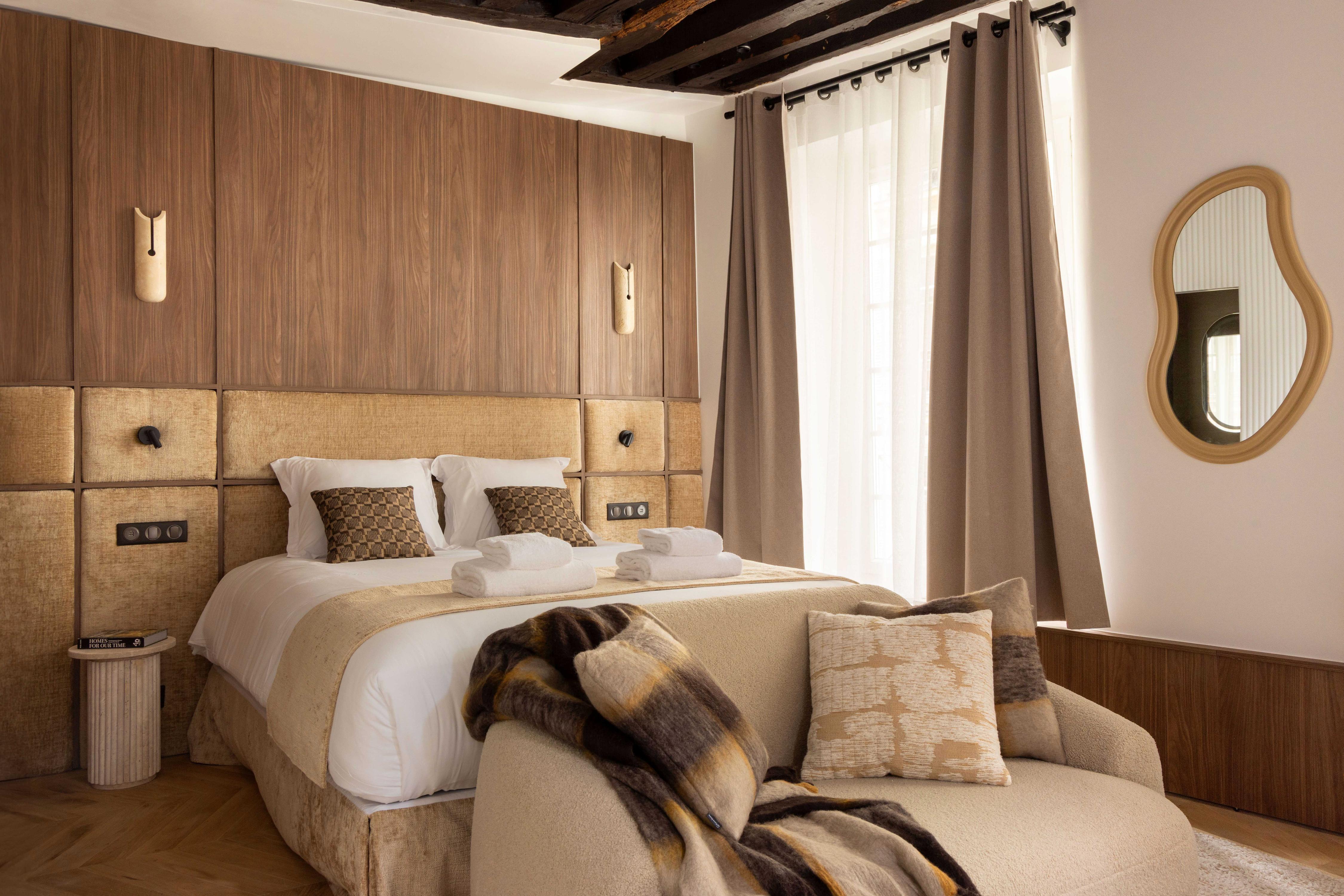 Luxurious AC Flat 2P Bastille Le Marais - Tap to explore photos
