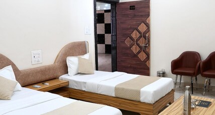Hotel Entry Point Room Type - Deluxe Twin Bed Room