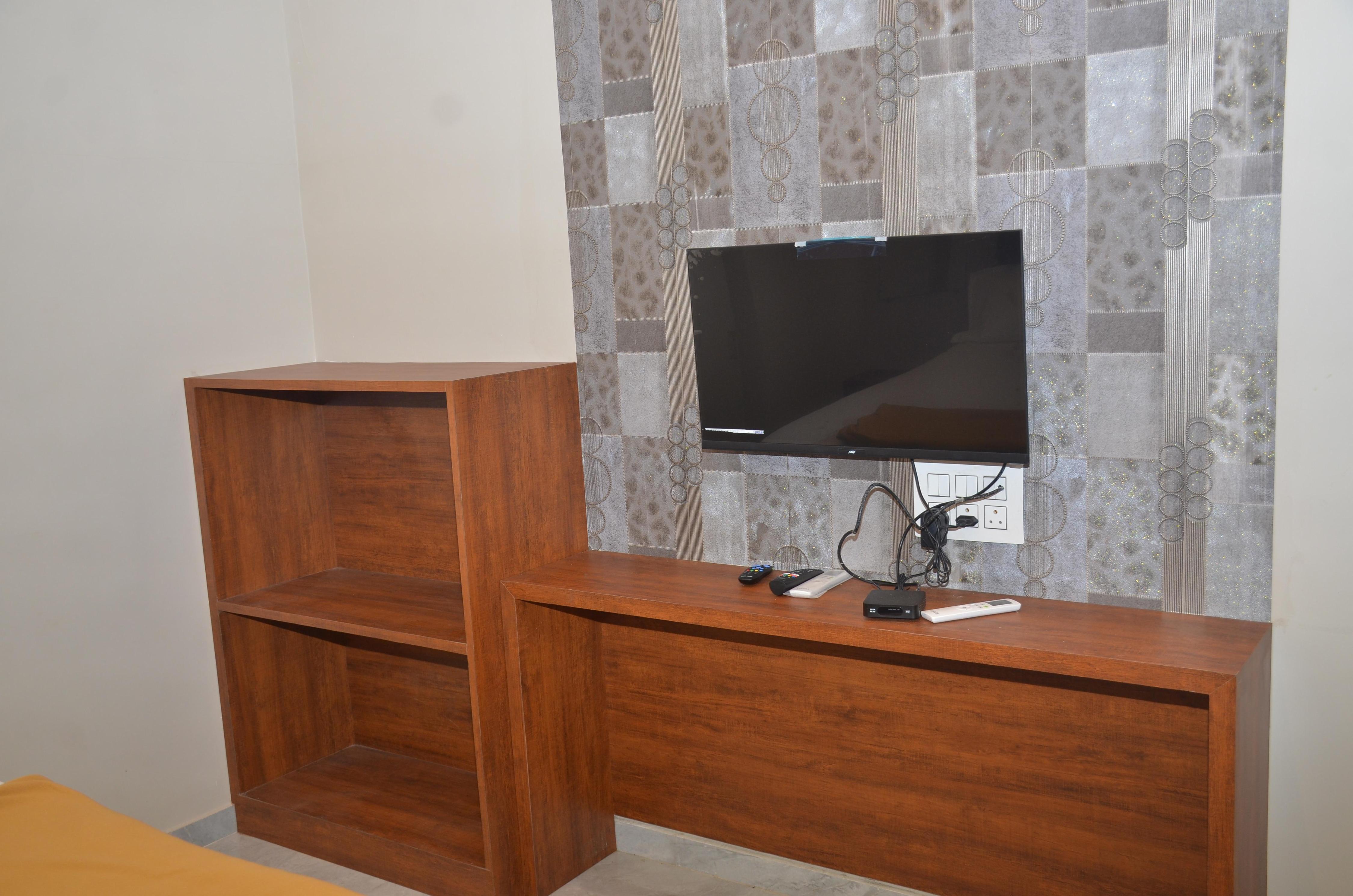 Hotel Ramayana - Tap to explore photos