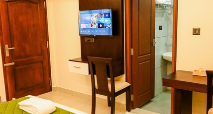 Manhas Olympus Room Type - Classic Double AC Room