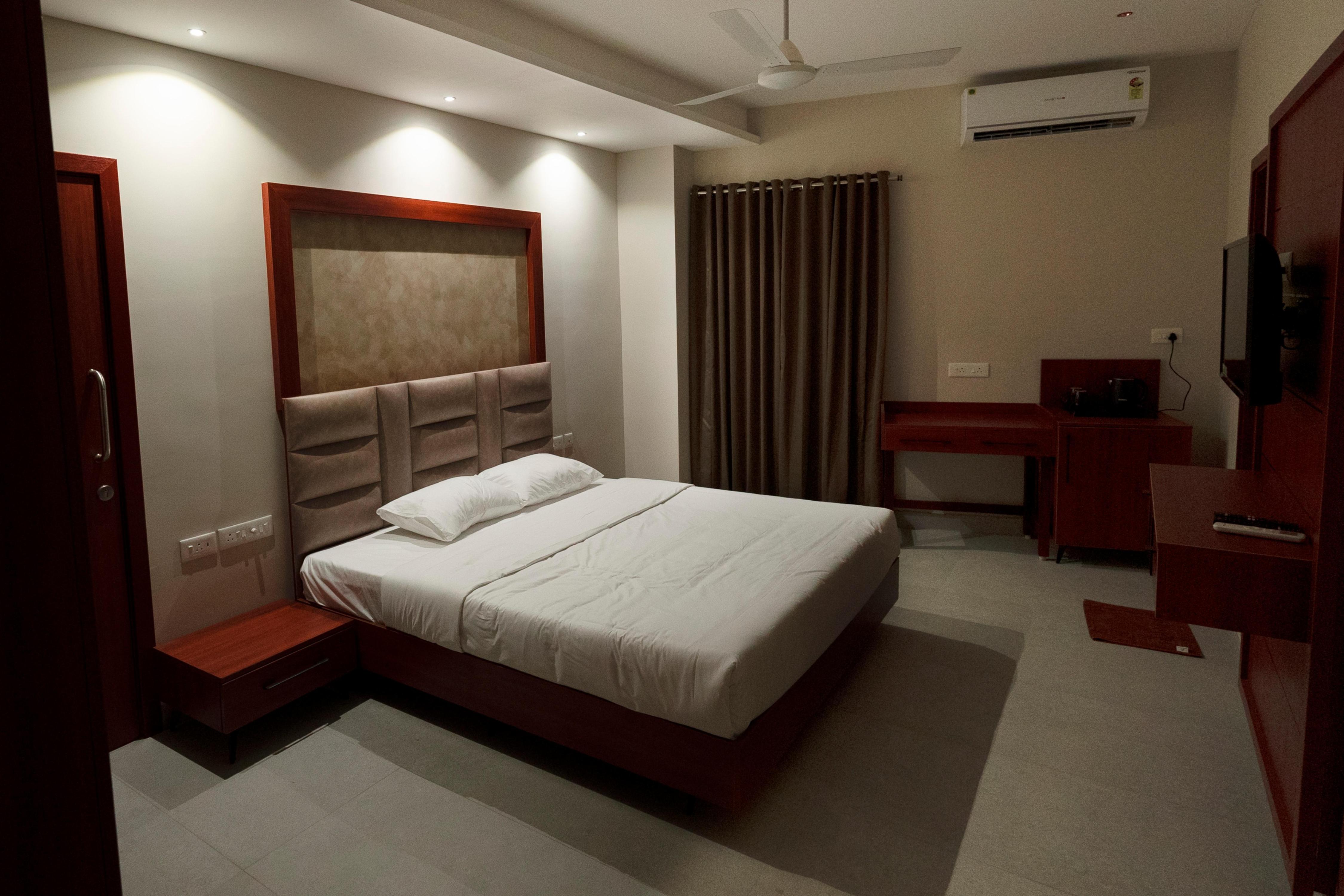 Hotel Aariyaas Vista - Tap to explore photos