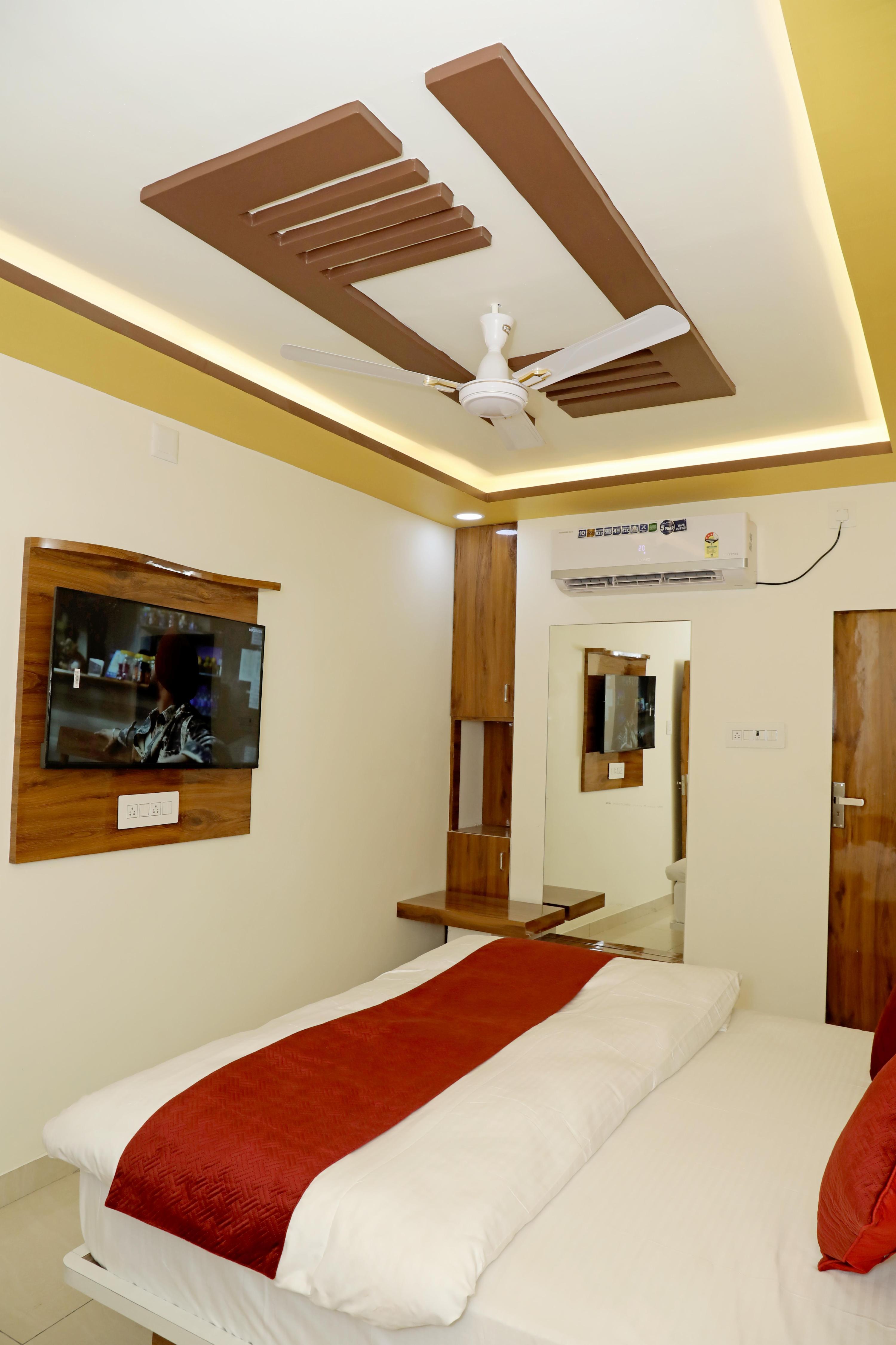 Radhe Krishna Hotel And Restaurant Room Type - Super Deluxe Room