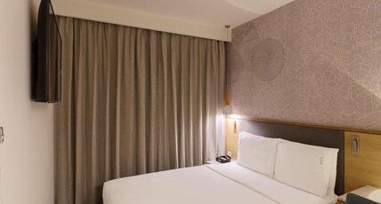 Holiday Inn Express Greater Noida Knowledge Park Room Type - Standard Room