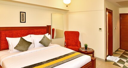 EKA LYF Room Type - Deluxe King