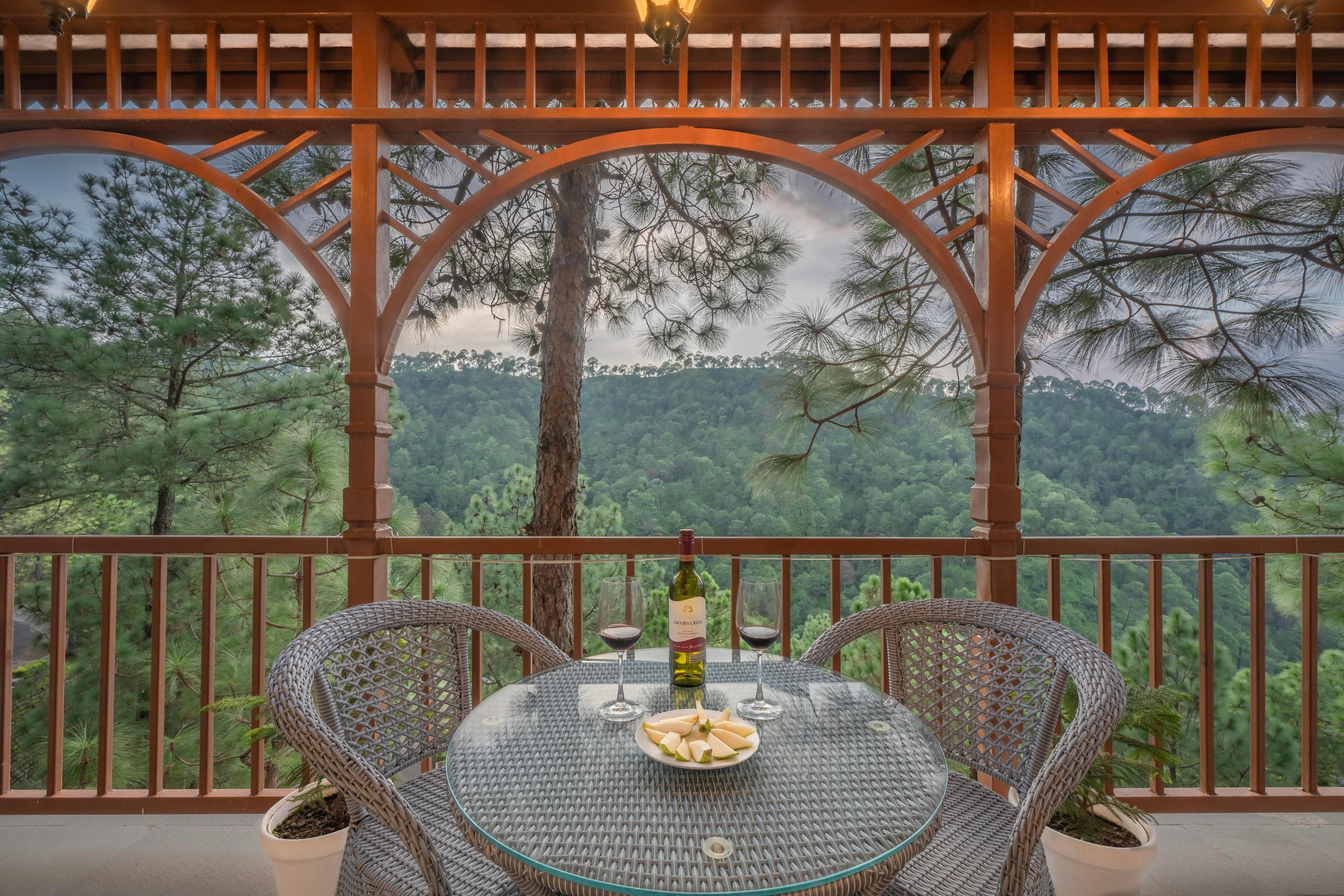 Sukoon Estate | 3 Bedroom Luxe villa in Kasauli with Lawn/BBQ