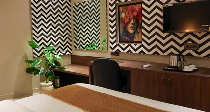 Jaipur Qila - A Boutique Hotel and Rooftop Cafe Room Type - DELUXE KING ROOM