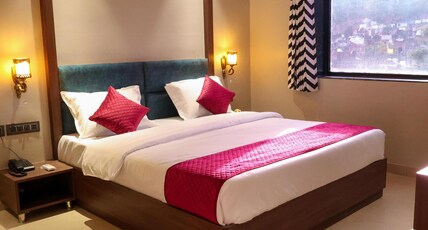 Jaipur Qila - A Boutique Hotel and Rooftop Cafe Room Type - KING ROOM WITH MOUNTAIN VIEW