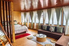 Monratino Himadrie || Near Mall Road|| Kanchenjunga  View