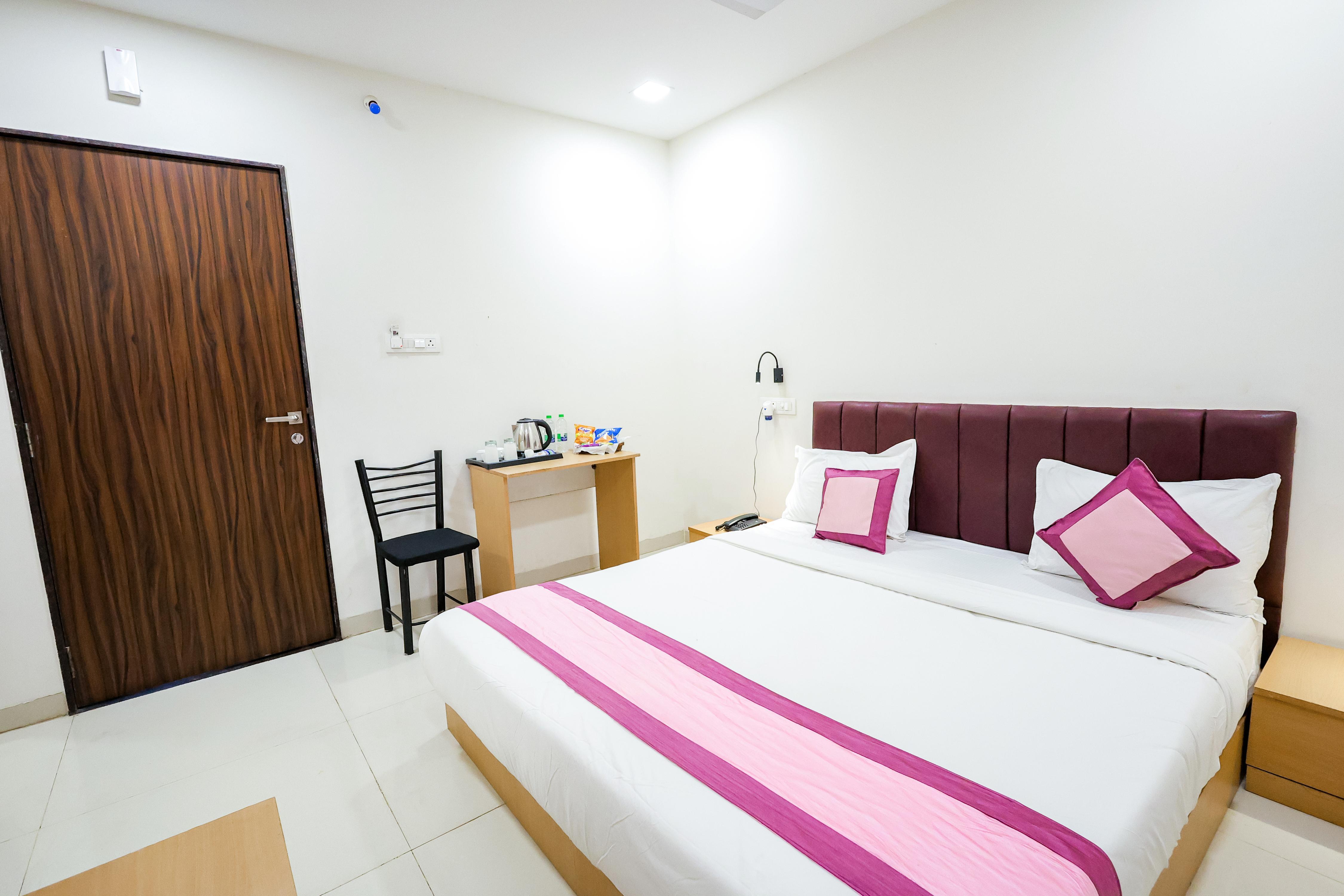 Hotel Konark Nest Room Type - Deluxe Room with Pillar