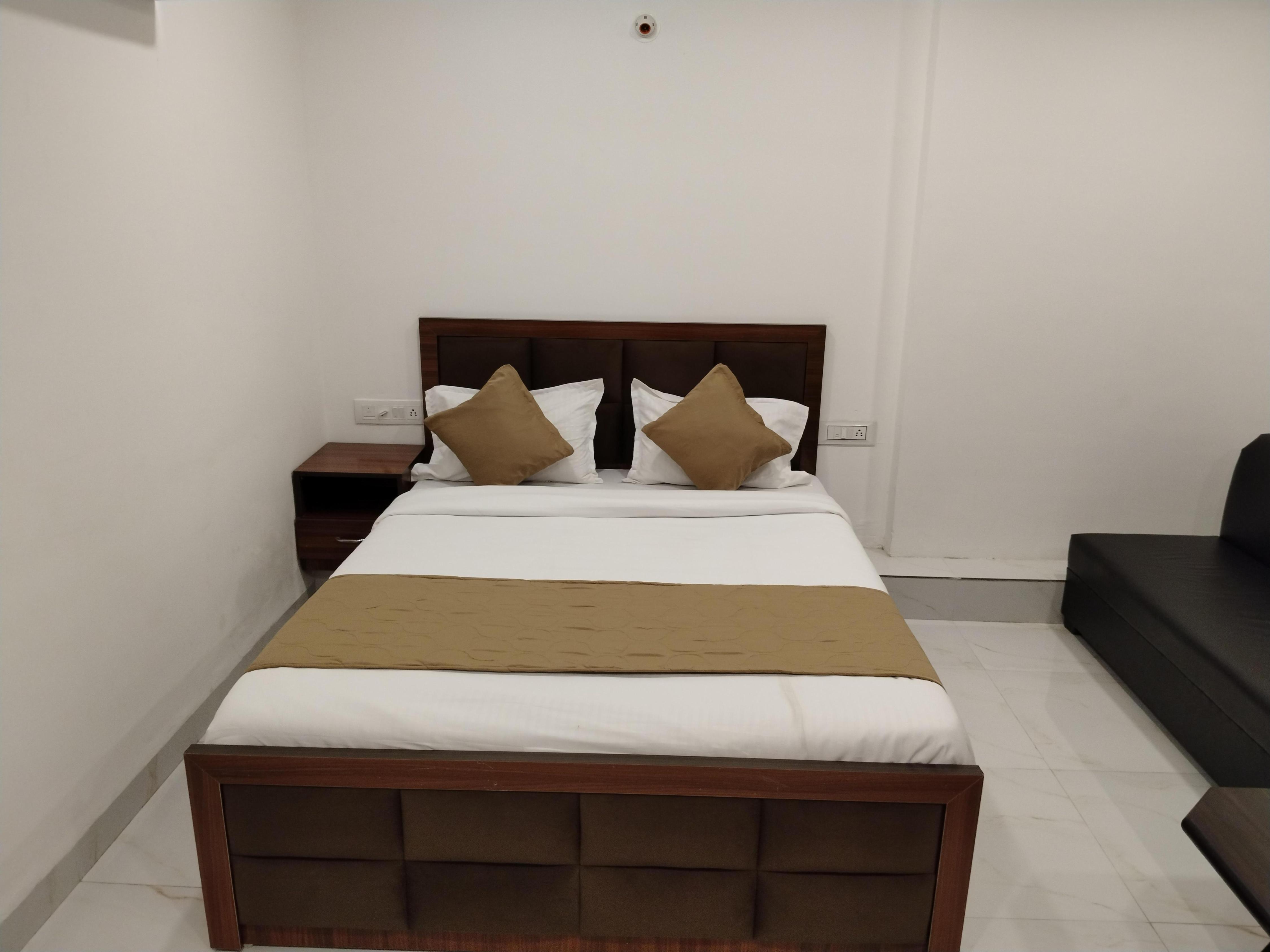 Hotel Shiv - Tap to explore photos