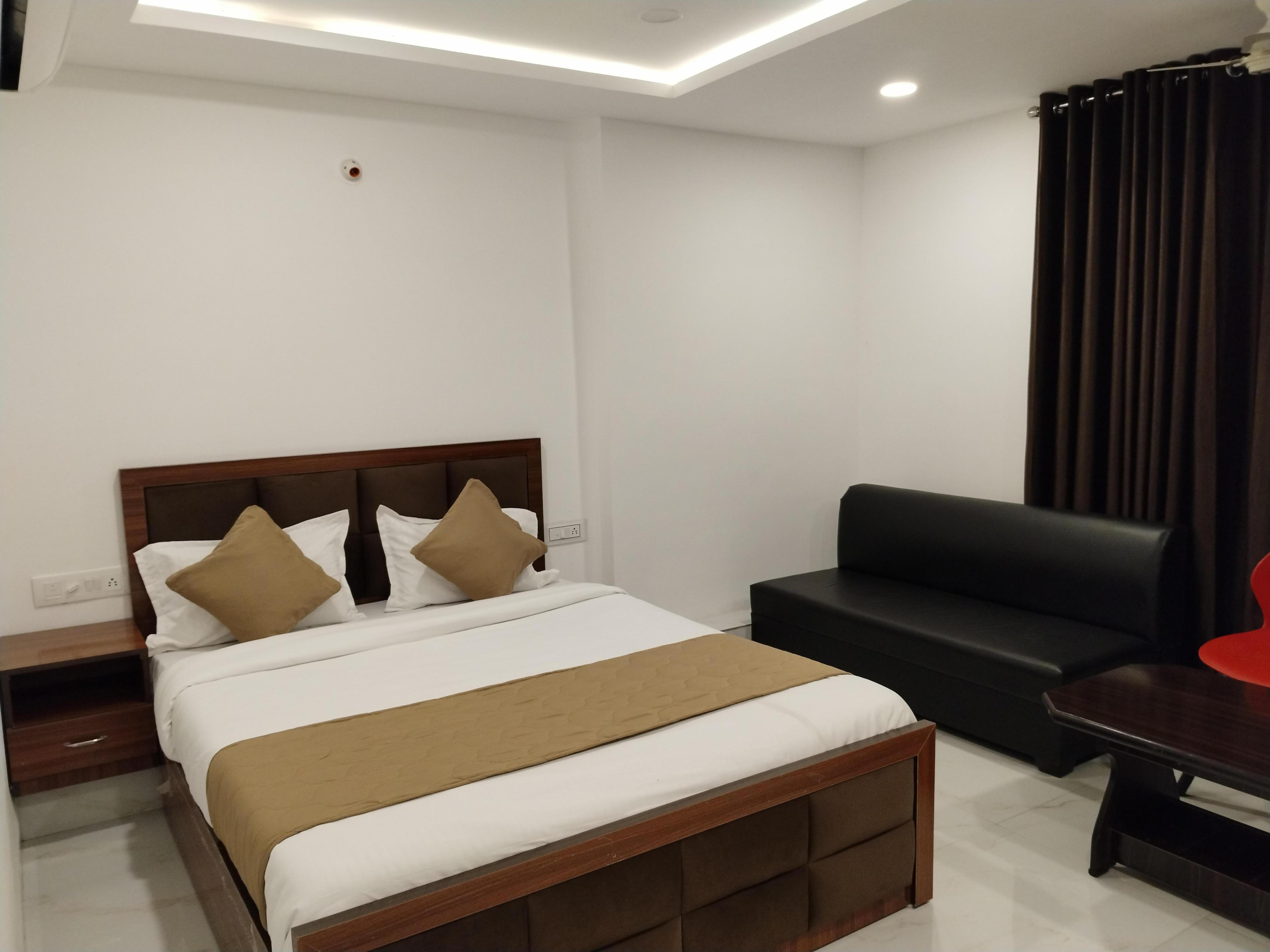 Hotel Shiv Room Type - Premium AC Room