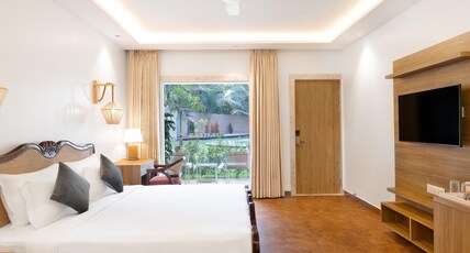 White Wharf Beach Resort Morjim Room Type - Premium Room with Bathtub and Balcony