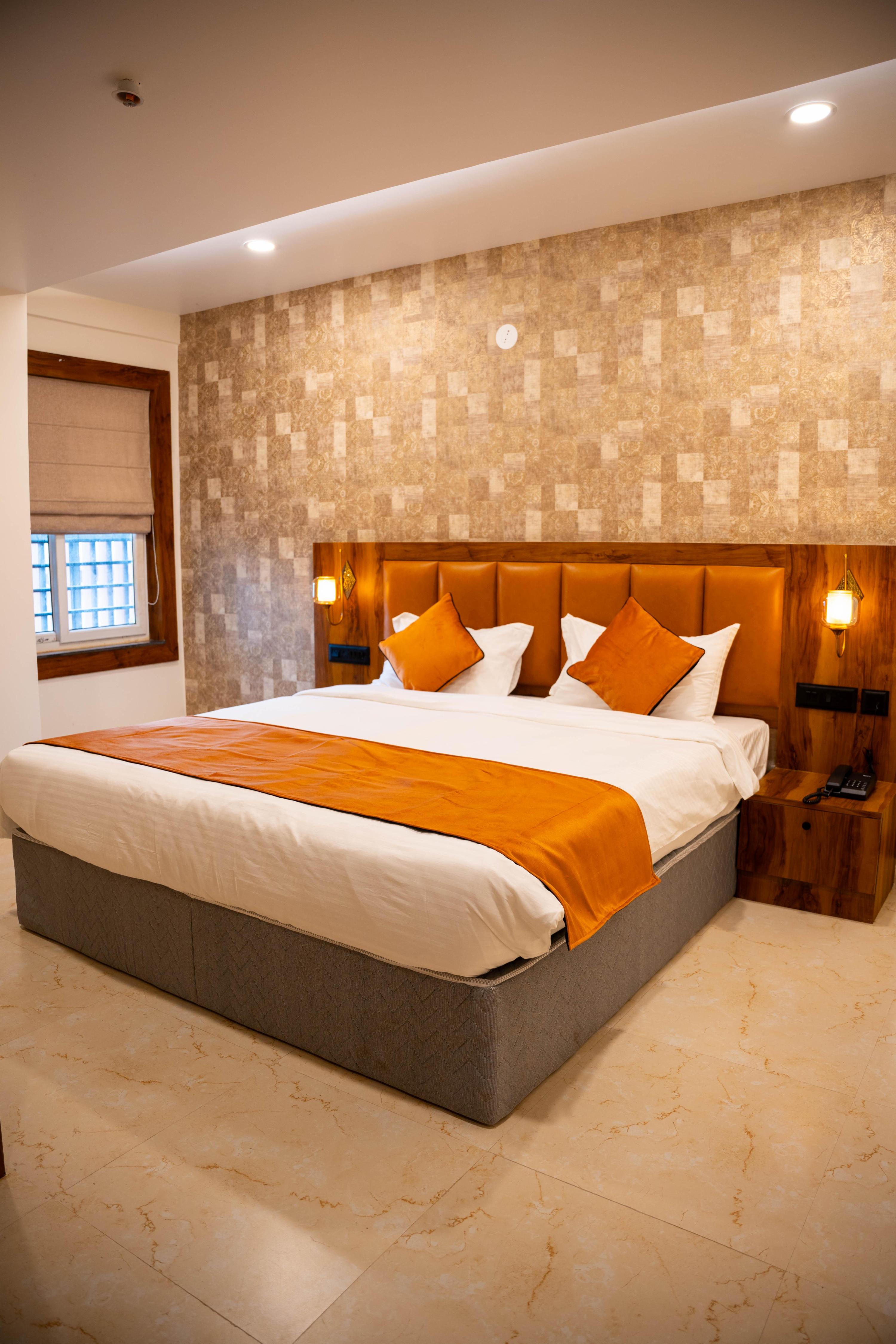 Hotel Orange - Tap to explore photos