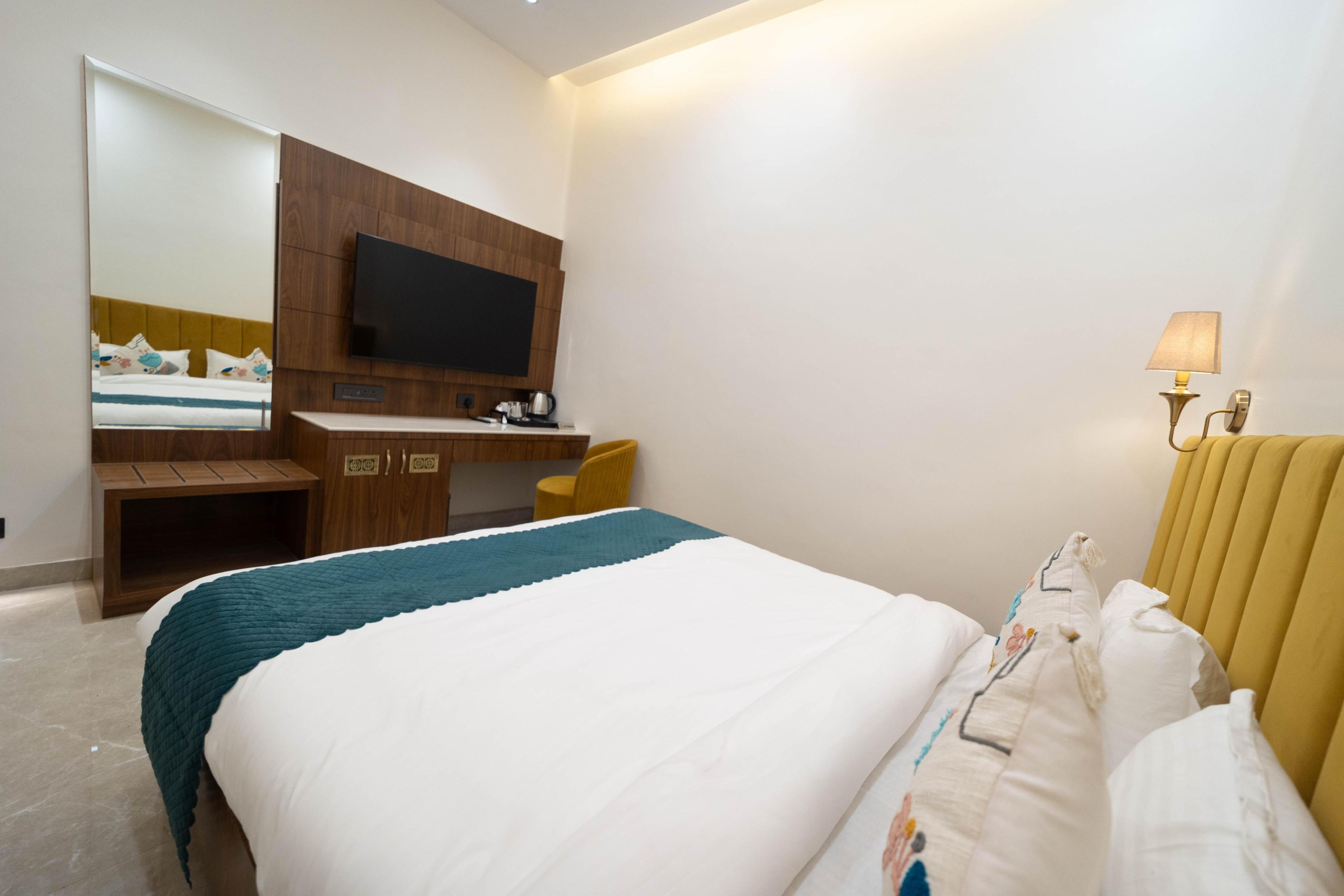 THE LUXURY INN Room Type - Standard double room