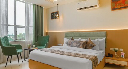 Hotel Comfort Court Room Type - King Room with Garden View
