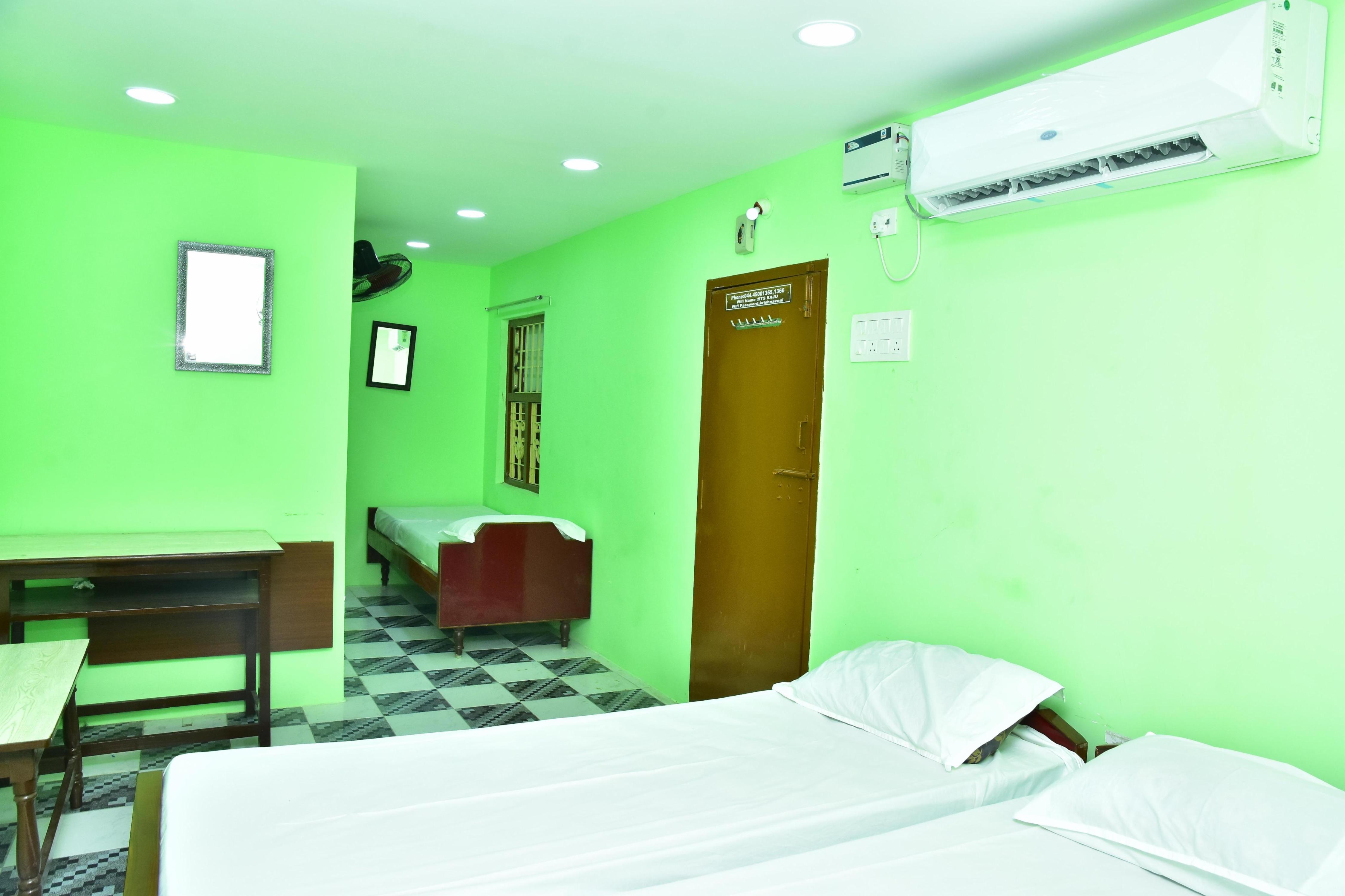 Sri Tirumalaa Hotel