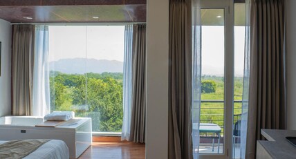 Sukoon by the Ganges - A Unit of Perfectstayz Group Room Type - Deluxe Suite with Balcony I Bathtub I Ganges View Sukoon by the Ganges - A Unit of Perfectstayz Group Room Type - Deluxe Suite with Balcony I Bathtub I Ganges View