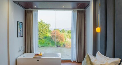 Sukoon by the Ganges - A Unit of Perfectstayz Group Room Type - Standard Suite with Bathtub and Ganges View Sukoon by the Ganges - A Unit of Perfectstayz Group Room Type - Standard Suite with Bathtub and Ganges View