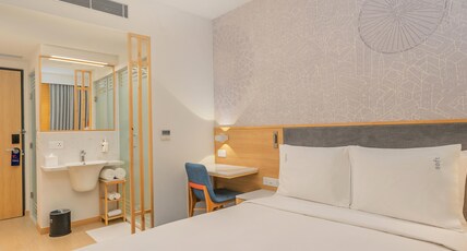 Holiday inn Express Kolkata New Town Room Type - 1 Queen Standard