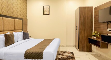 Hotel Hari Dhara Room Type - Deluxe Rooms