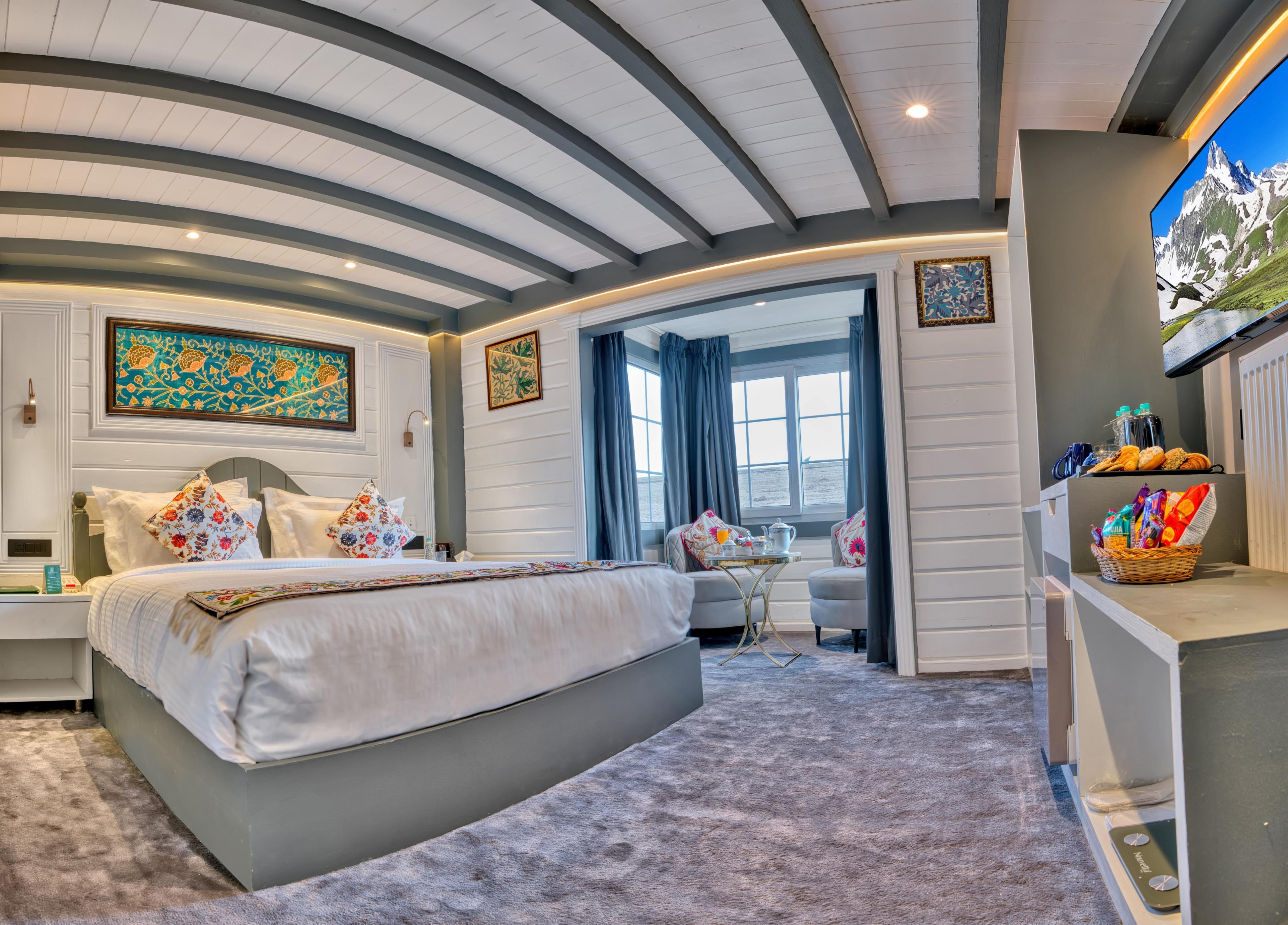 Green Rooms Resort Gulmarg - Tap to explore photos